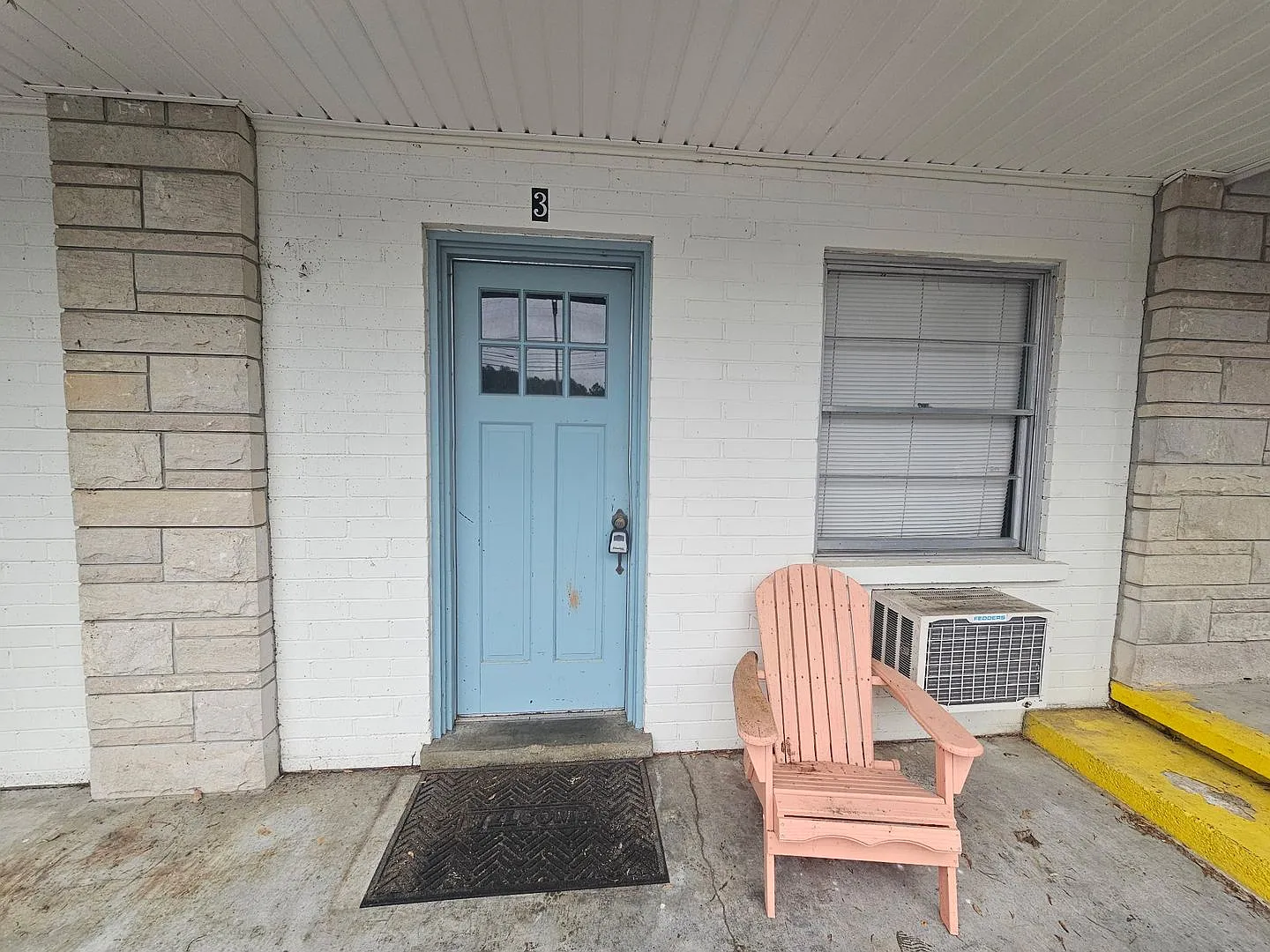 All Inclusive Furnished Studio Apartment — Photo 2