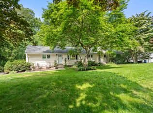 75 Skyview Dr, Trumbull, CT 06611