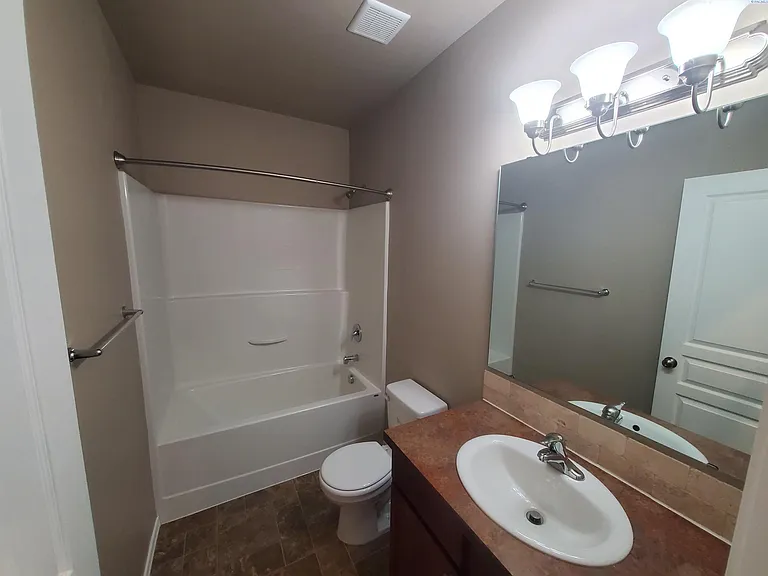 513 Jordan Ln — Photo 5