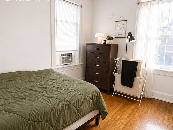 3rd image of 646 W Oakdale Ave #3R
