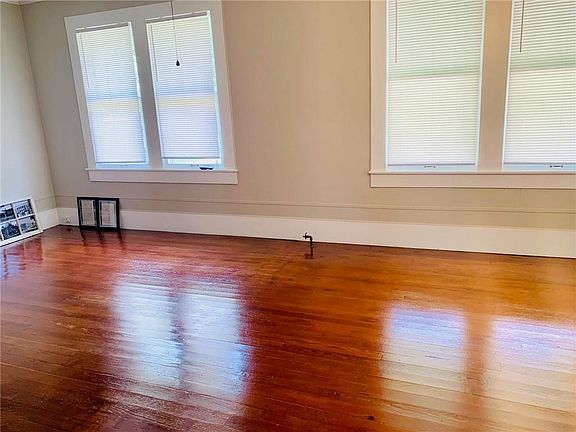 3rd image of 533 N Main St