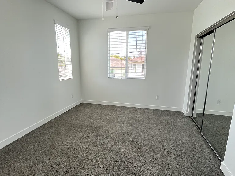 Stadium Park Apartments — Photo 33