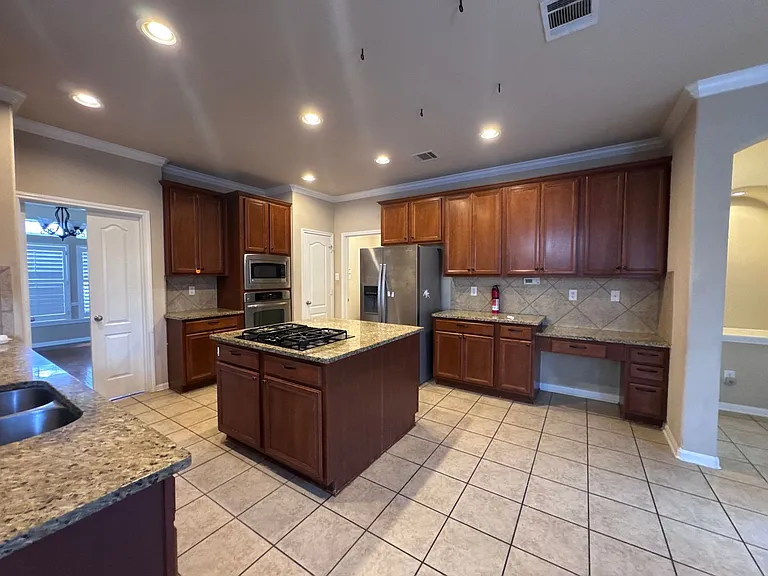 8707 Roswell Rdg — Photo 10