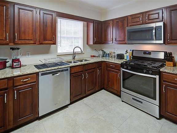 2nd image of 1429 Sisters Ct