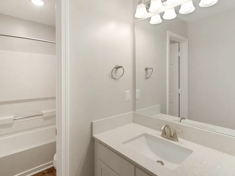 The Woodlands Apartment Homes — Photo 8