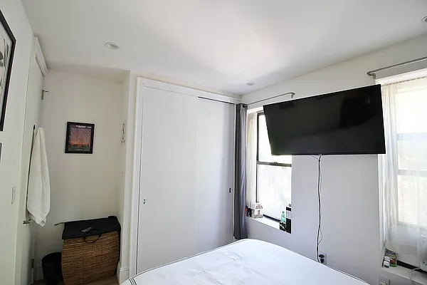 Rented by Julianna Realty Corp | media 31