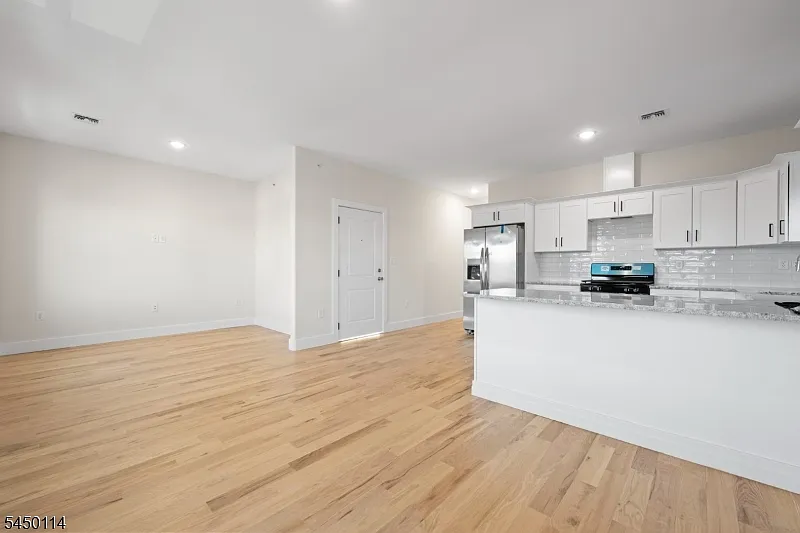 3 bed, 2.0 bath, $3,500 — Photo 4