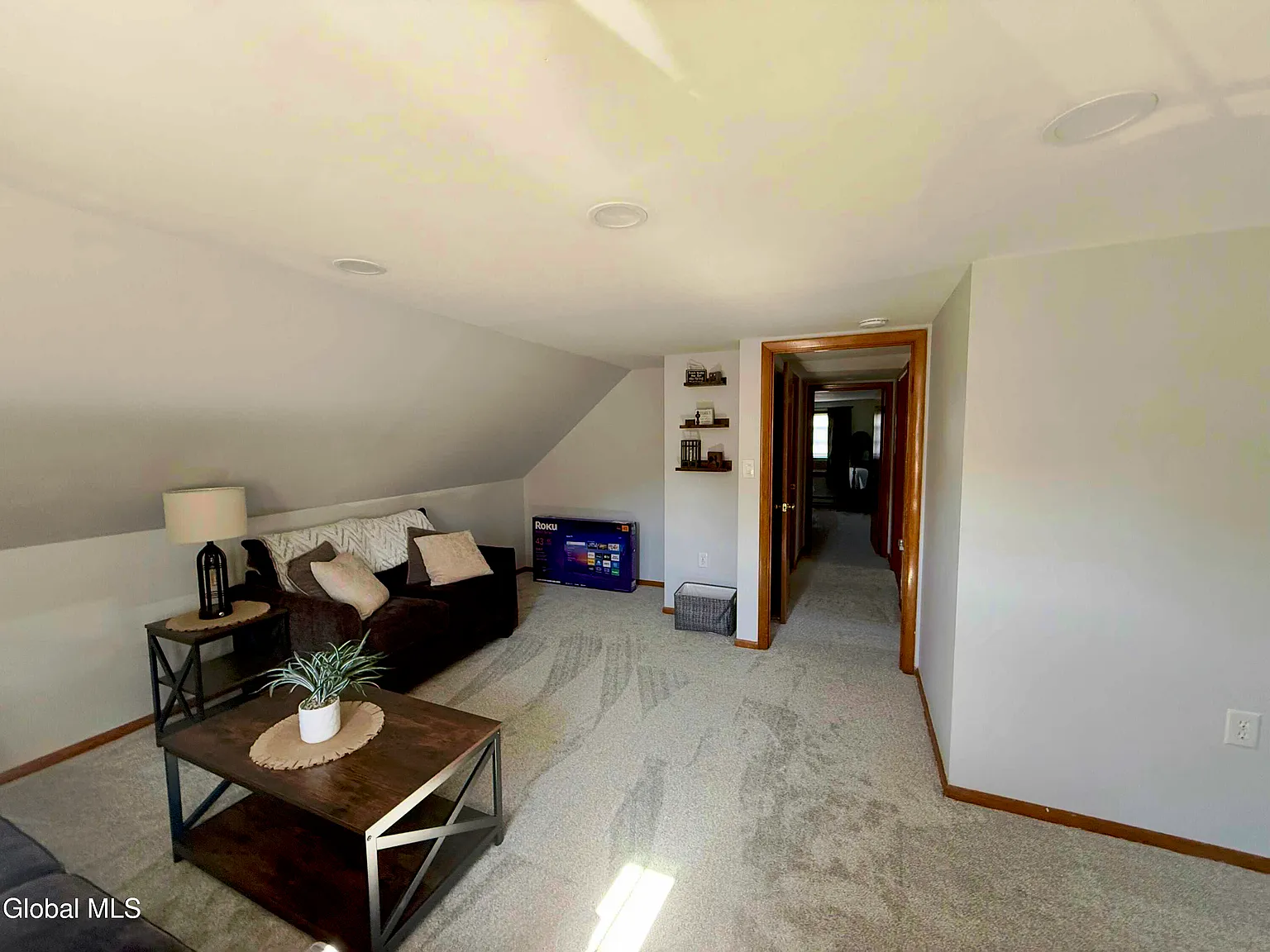 1 bed, 1.0 bath, 749 sqft, $1,550 — Photo 3