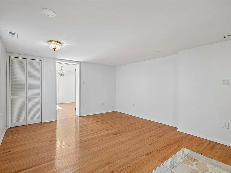 1527 S Broad St #3-R — Photo 6