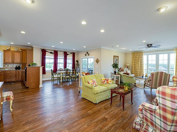3rd image of 1782 Sherry Ln