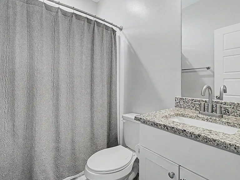 214 E Franklin St — Photo 17