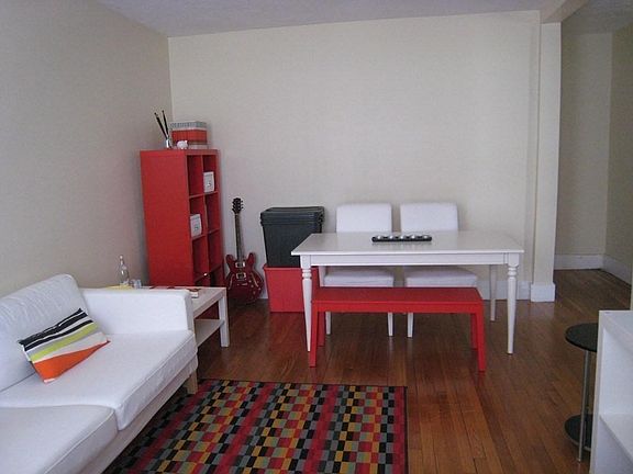5th image of 590 Washington St APT 3