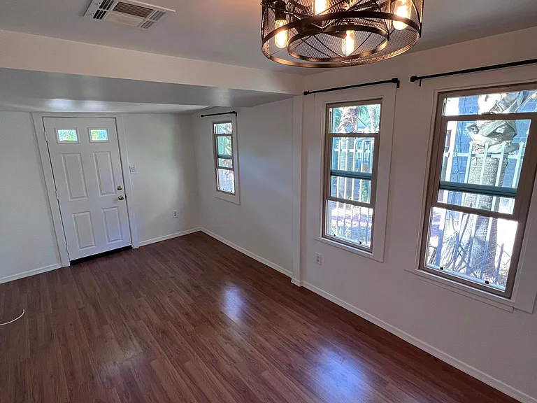 1031 E Palm Ln — Photo 12