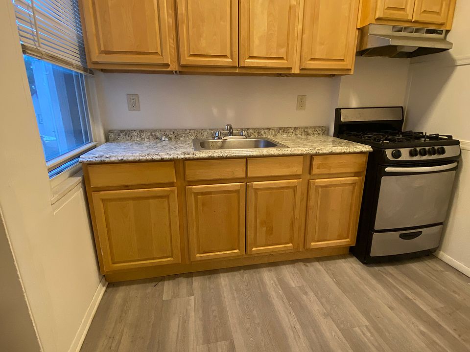1st image of 19 Chester Pl #1