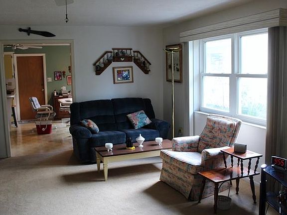 5th image of 1022 Emerson Dr