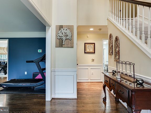 2nd image of 1009 Clausen Ln