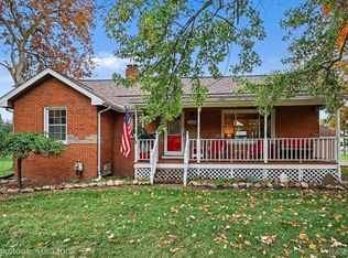 2416 Cromie Dr, Warren, MI 48092