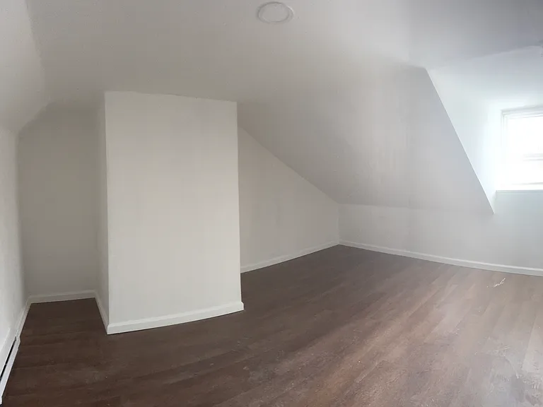 335 S 9th St — Photo 4