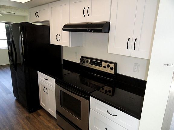 3rd image of 2545 Redwood Cir