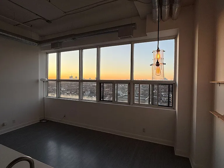 700 King St W #LPH04 — Photo 11