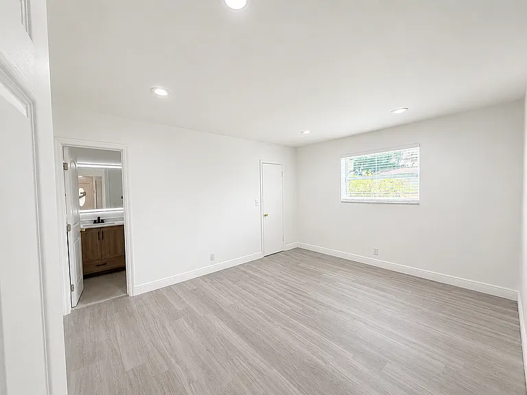 5109 Johnson St — Photo 15
