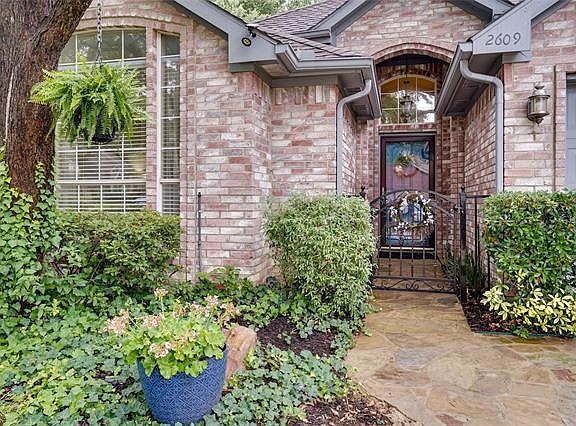 3rd image of 2609 Westerville Ct