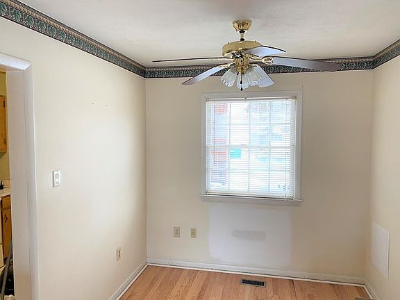 4th image of 250 Jefferson Cir APT 14