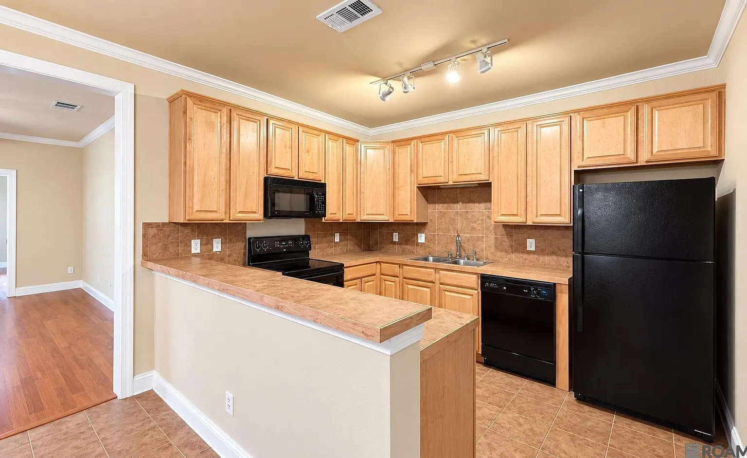 3 bed, 1500 sqft, $1,600 — Photo 2