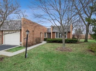 2000 Plymouth Ln, Northbrook, IL 60062