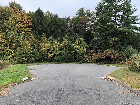 3rd image of 39 Brighton Dr