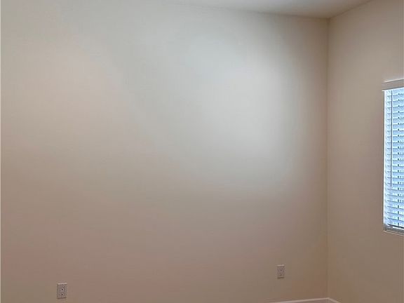 5th image of 3829 Esmeralda Ave