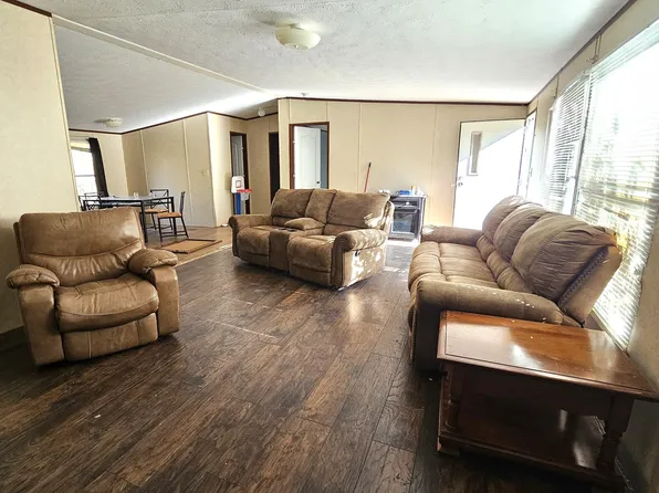106 W Union St, Eagle Lake, TX 77434