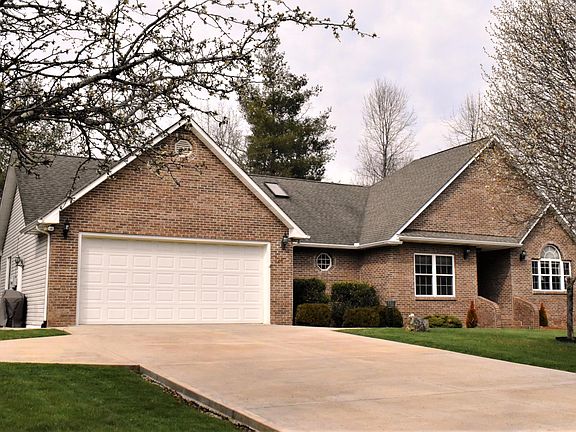 3rd image of 226 Forest Hill Dr