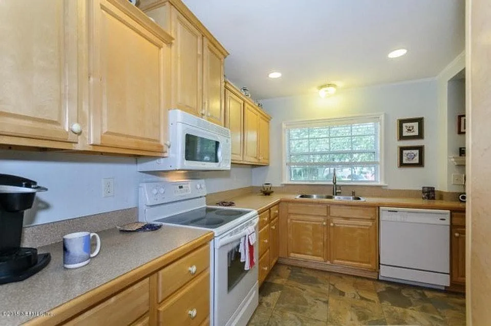 3 bed, 1571 sqft, $1,695 — Photo 3