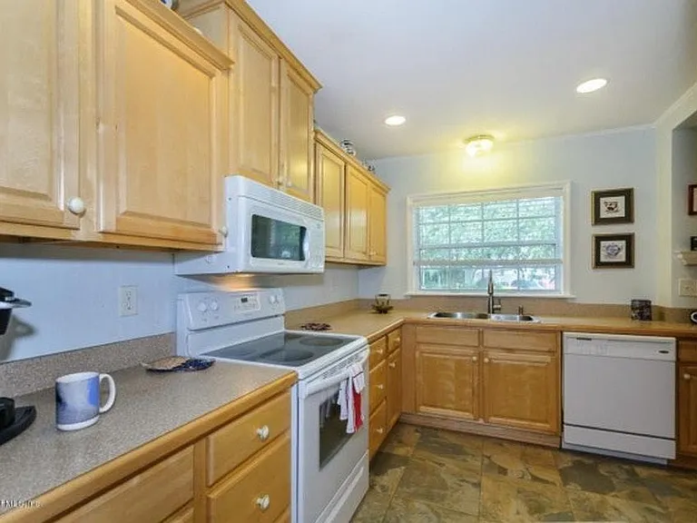 5439 Waterside Dr — Photo 3