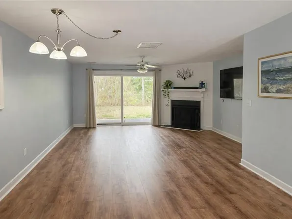 8003 Sunset Dr #1E, Hayes, VA 23072