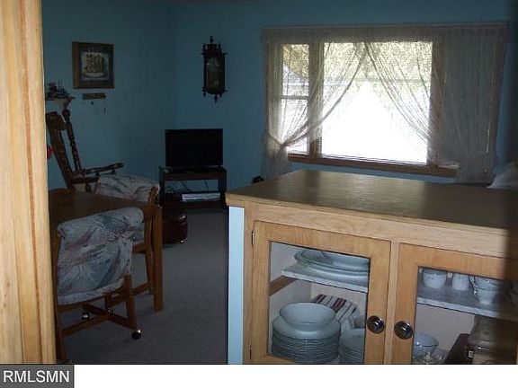 5th image of 220 School Ave S