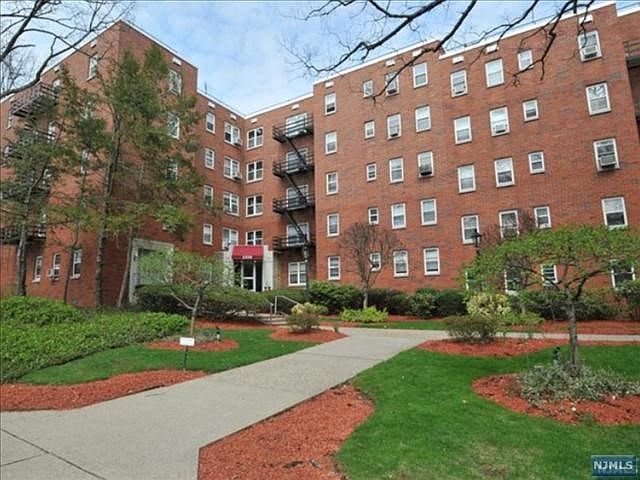 1st image of 2350 Linwood Ave #4E-504E
