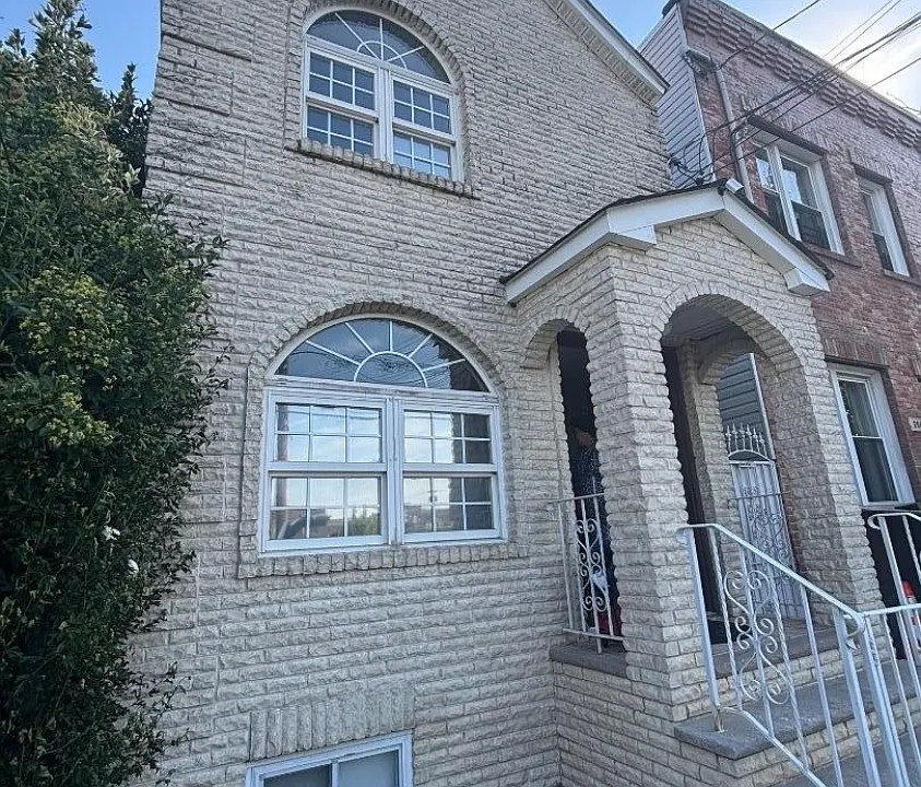 208 Astor St