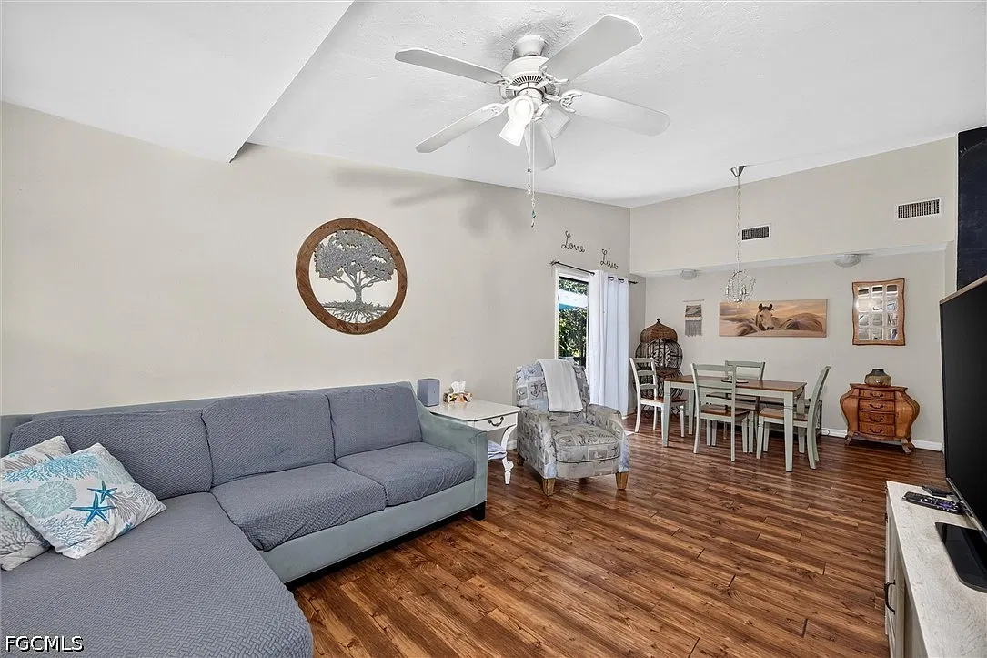 2 bed, 1.0 bath, 820 sqft, $4,200 — Photo 3