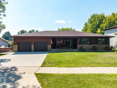 203 W Brandon Dr, Bismarck, ND, 58503