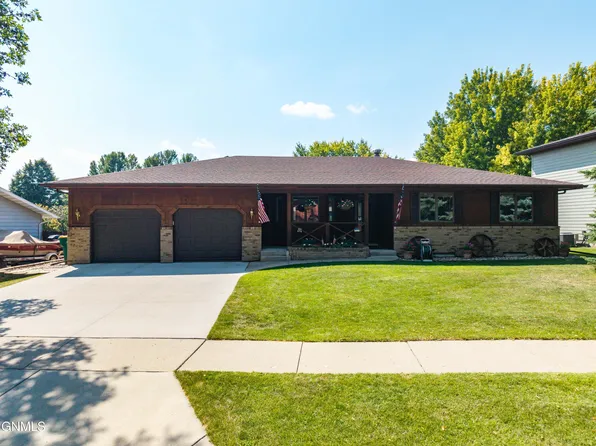 203 W Brandon Dr, Bismarck, ND 58503