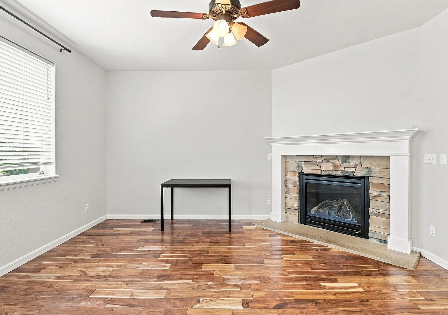 Beautiful 5 Bed 3 Bath Home in Banning Lewis Ranch! — Photo 4