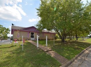 207 W Kleb St, Caldwell, TX 77836