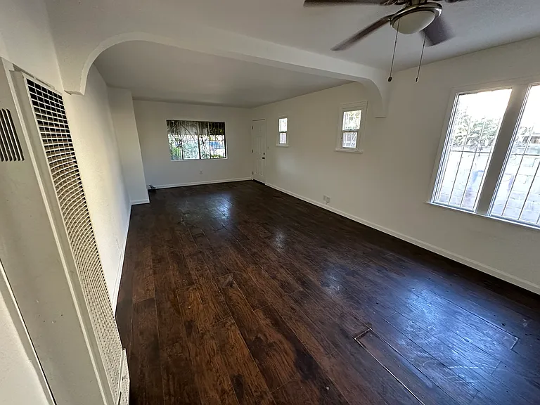 636 W Buckthorn St — Photo 3