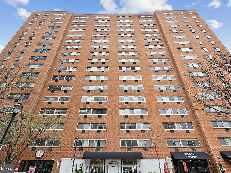 2101 Chestnut St #1102 — Photo 17