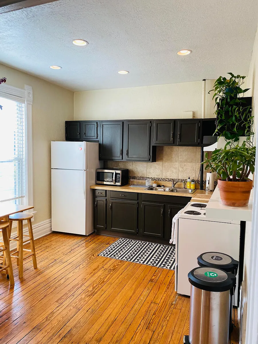 Spacious kitchen with great views and lots of room for a kitchen dining nook. - 3035 N Vallejo St #3