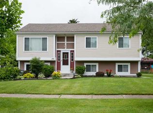 39 Springwood Dr E, Oregon, OH 43616