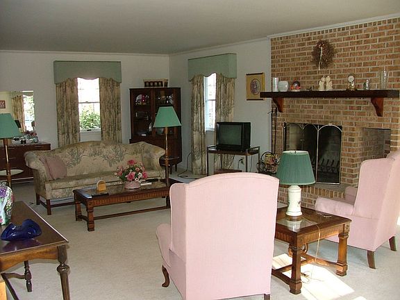 2nd image of 37566 Pine Rd