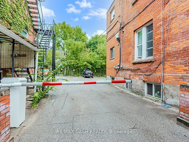 663 Huron St #B2 — Photo 3